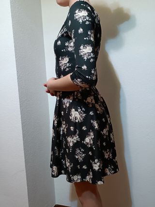 Vestido Bershka floral talla S