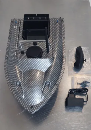 Barco cebador con mando y cargador