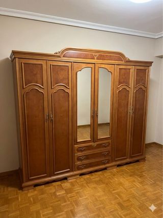 Guardaroba in legno a 6 ante con specchi