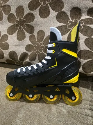 Patines de hockey negros y amarillos