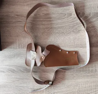 Chaleco de vaquero con pistola y chapa