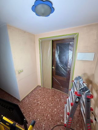 Servicios de pintura de pisos y locales