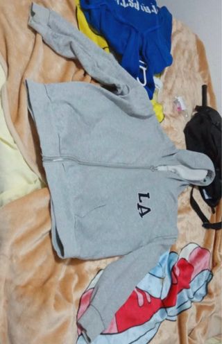 Chaqueta deportiva gris con LA