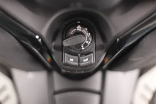 YAMAHA X-MAX 300 TECH MAX 2023