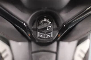 YAMAHA X-MAX 300 TECH MAX 2025