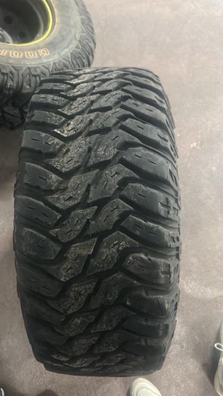 Neumáticos 33" Cooper con llantas desplazadas Jeep