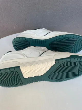 Zapatillas modelo lace up. T43