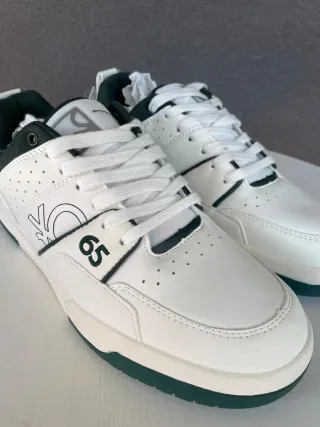 Zapatillas modelo lace up. T43