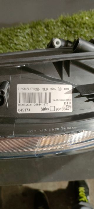 Faro delantero derecho Peugeot 2008