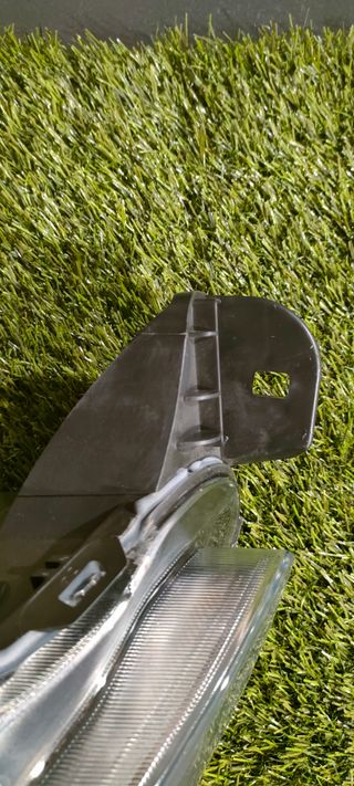 Faro delantero derecho Peugeot 2008