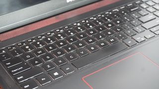 Portátil Dell Inspiron 3585 Negro/Rojo