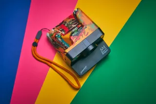 Polaroid Now 2 BASQUIAT EDICION RARO Camara