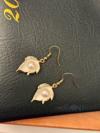 Pendientes flor perla y circonitas dorados