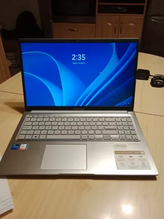 ASUS Vivobook 15 + W11