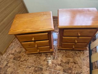 Mesita de noche de madera