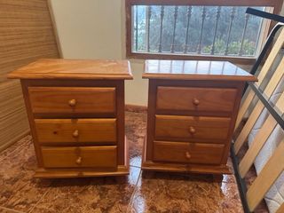 Mesita de noche de madera