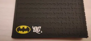 Billetera caucho Batman. OFICIAL DC COMICS