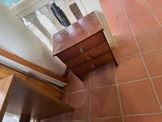 Mesa auxiliar de madera