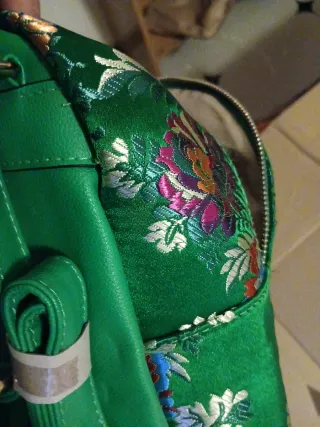 Mochila verde pequeña bordada mujer