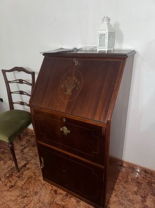 Escritorio antiguo de madera