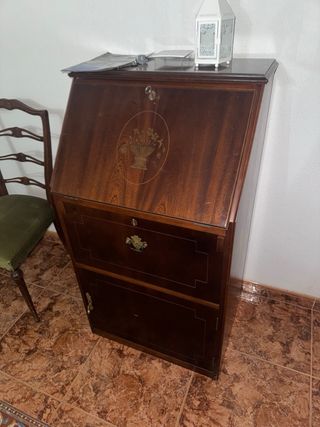 Escritorio antiguo de madera