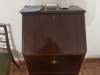 Escritorio antiguo de madera