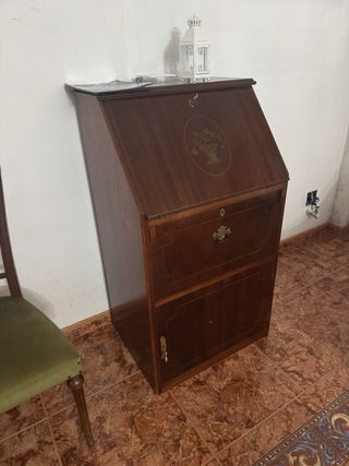 Escritorio antiguo de madera