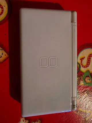 Nintendo DS Lite + Lote Pokémon y Mario Bros