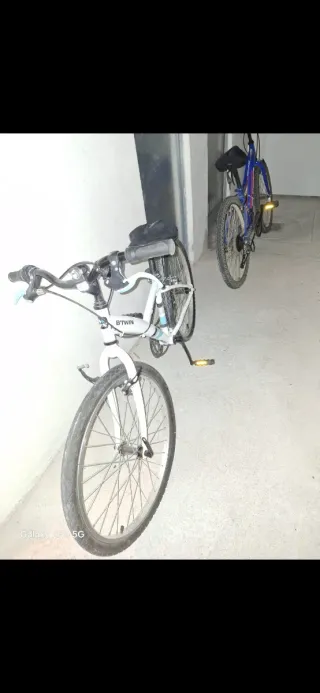 1 Bicicleta azul  1 Bicicleta Blanca