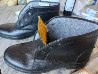 Scarpe alte imbottite nere nuove