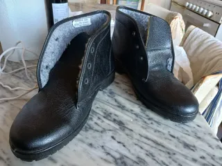 Scarpe alte imbottite nere nuove