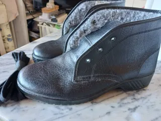 Scarpe alte imbottite nere nuove