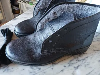 Scarpe alte imbottite nere nuove