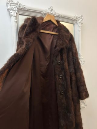Abrigo tres cuartos de pelo marrón