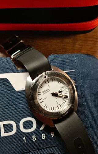 Reloj Doxa Sub 300T White Pearl