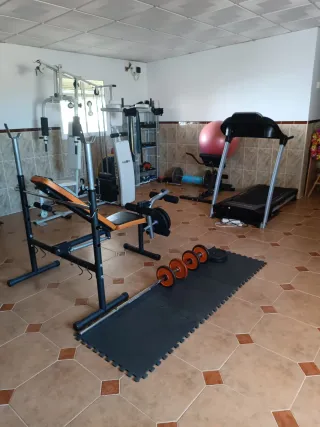 Equipo de gimnasio multifuncional