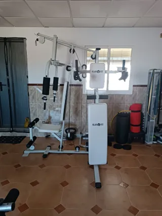 Equipo de gimnasio multifuncional