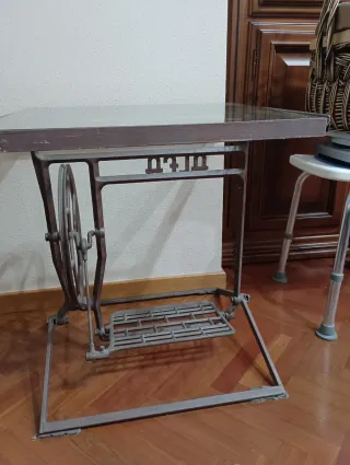 Mesa estructura máquina coser cristal