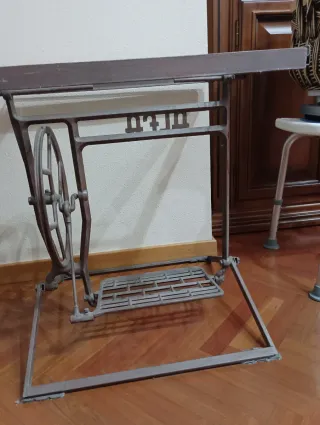 Mesa estructura máquina coser cristal