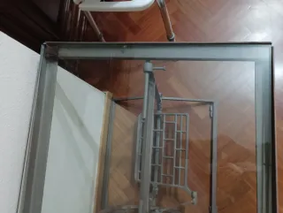 Mesa estructura máquina coser cristal