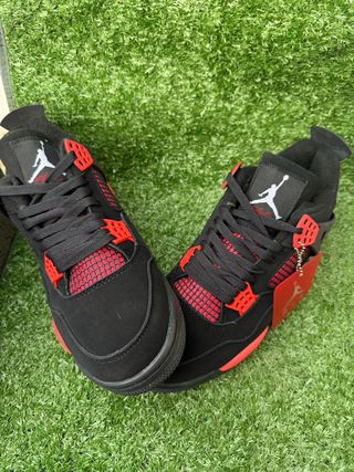 Zapatillas Negras y Rojas talla 43 nuevas