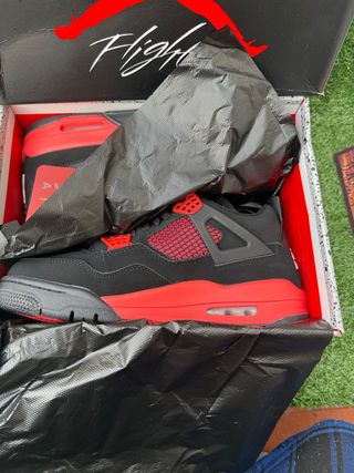 Zapatillas Negras y Rojas talla 43 nuevas