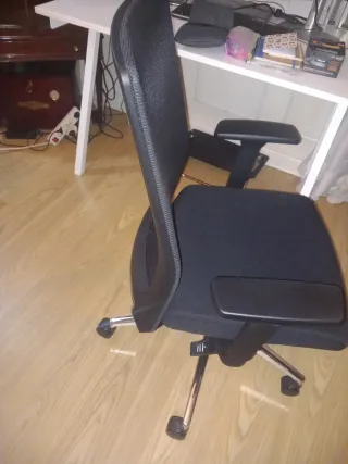 Silla ergonómica totalmente nueva de oficina
