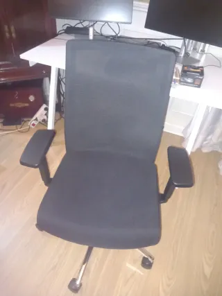 Silla ergonómica totalmente nueva de oficina