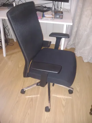 Silla ergonómica totalmente nueva de oficina