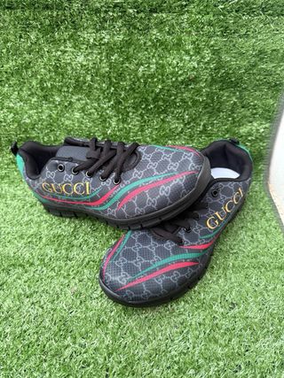 Zapatillas Negras y Verdes, talla 42 nuevas