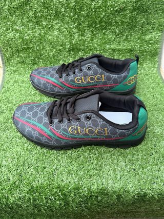 Zapatillas Negras y Verdes, talla 42 nuevas