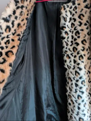 Abrigo sintético estampado leopardo