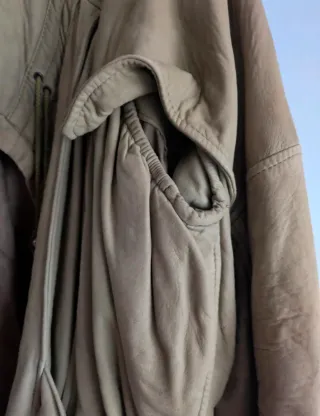 Chaqueta 3/4 Piel, color militar