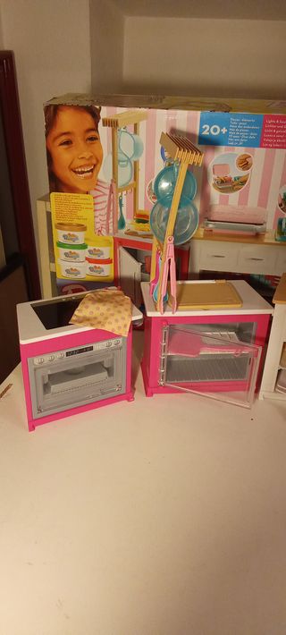 Cocina Barbie con 2 Muñecas
